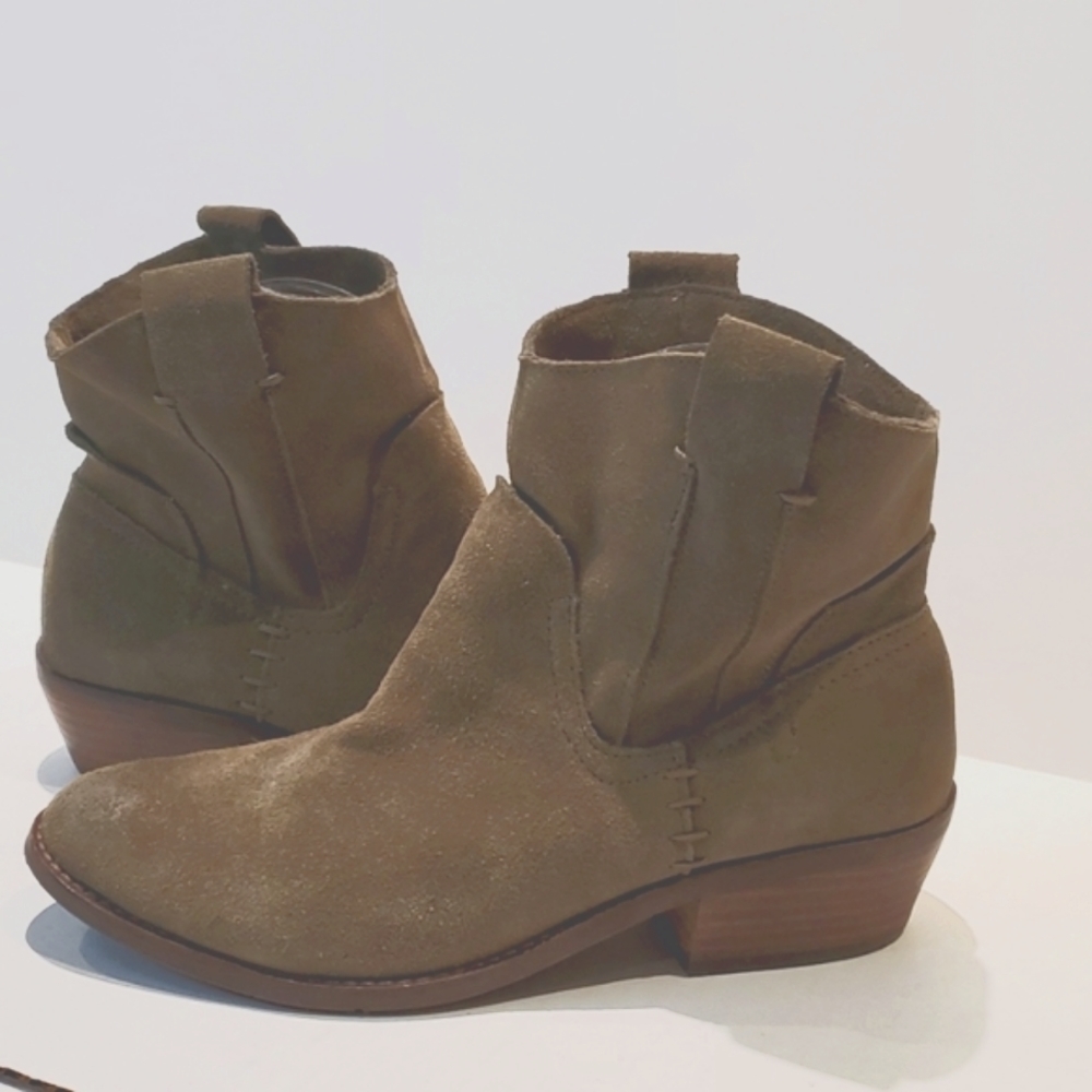 Dolce Vita suede leather boots, 7M